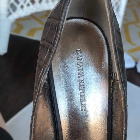 Banana Republic brown croc embossed pumps - Picture 6 of 8